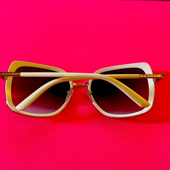 Stunning Prada sunglasses! Immaculate! Never worn - Picture 2 of 4